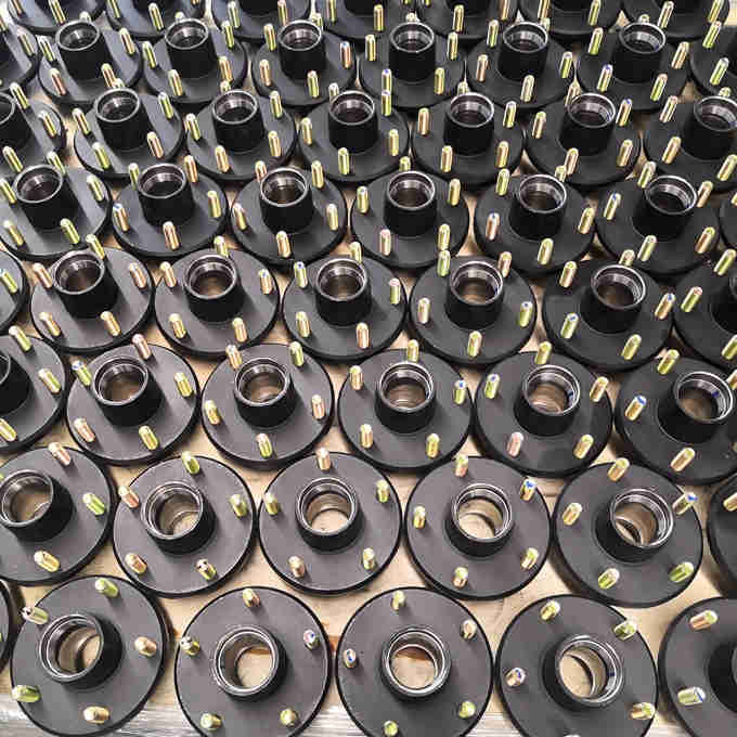 High Quality Airui 4 Bolt 5 Bolt 6 Bolt Trailer Axles and Hub for 3 Trailer Axle/Eje/Mover Caravan Camper Trailer