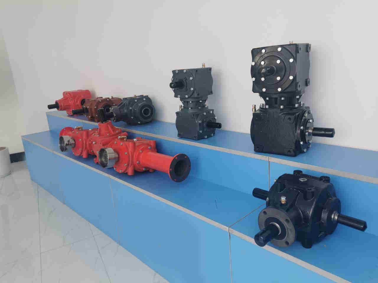 Factory Supply Trailing Mower Gearbox Speed Reducer Pull-behind Mower Gear Drive Gearbox for Lawn Mower