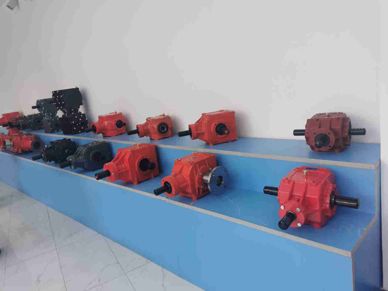 Factory Supply Trailing Mower Gearbox Speed Reducer Pull-behind Mower Gear Drive Gearbox for Lawn Mower