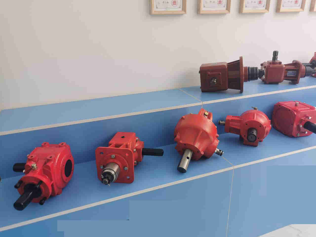 Factory Supply Trailing Mower Gearbox Speed Reducer Pull-behind Mower Gear Drive Gearbox for Lawn Mower