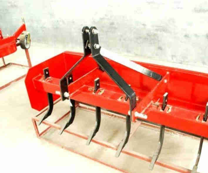 New Four-Wheel Tractor Grader Scraper with Land Leveler Versus Box Blade