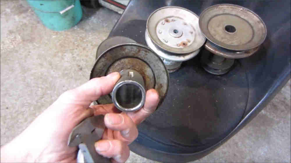 MTD, Cub Cadet, Troy-Bilt, Craftsma Lawn Mower Pulley for Agricultural Replacement Compatible with Models: Cub Cadet CC30